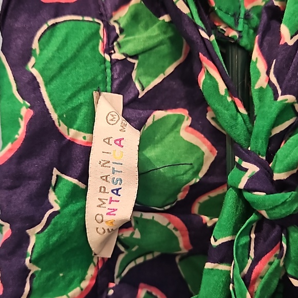 Leaf print shirt. 100% cotton. Medium - Picture 6 of 6